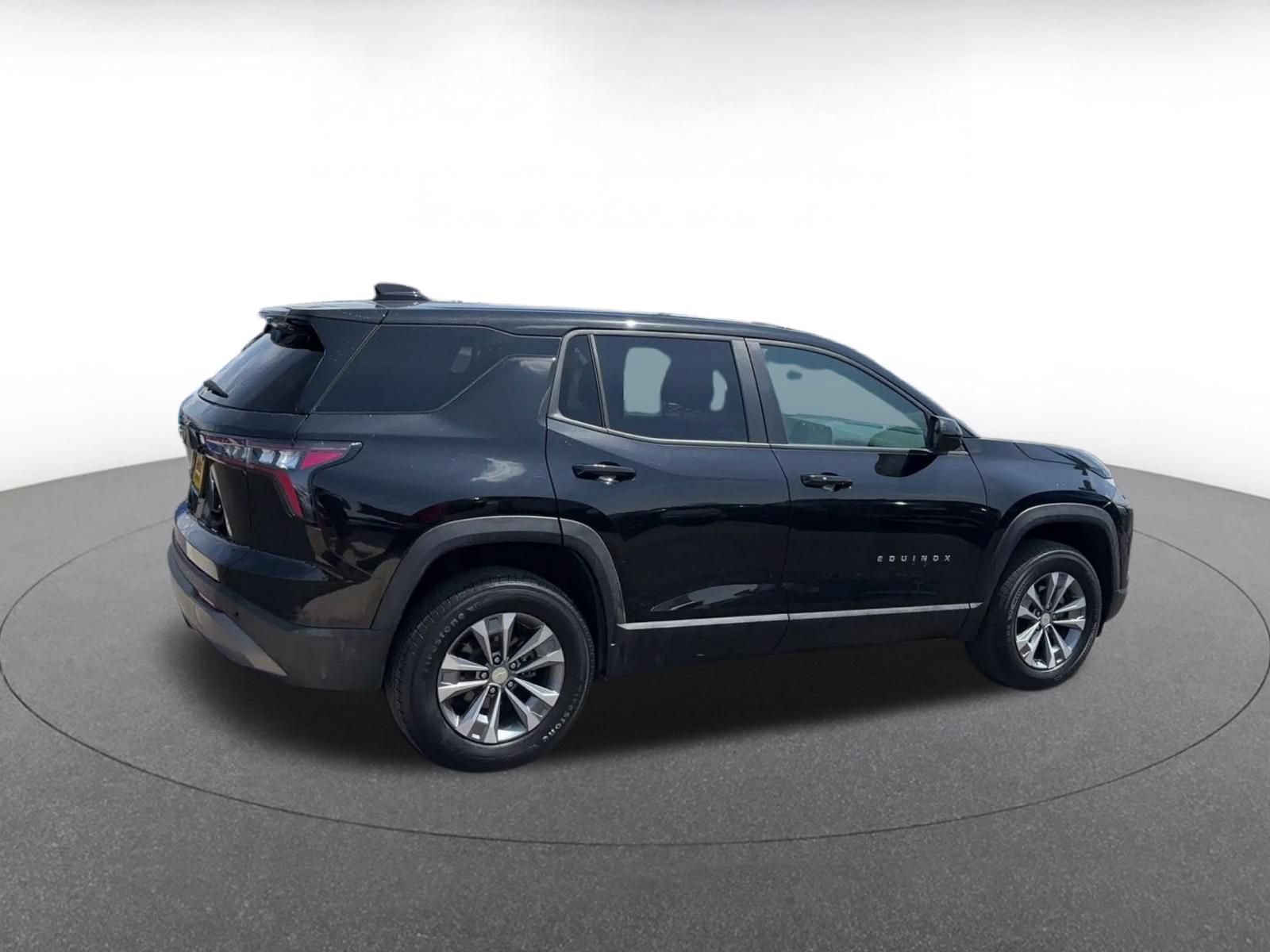 Used 2025 Chevrolet Equinox LT FWD image 13