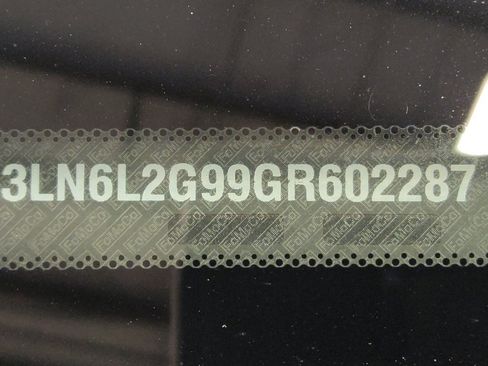 Used 2016 Lincoln MKZ FWD image 33