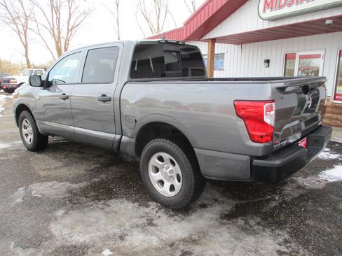 Used 2023 Nissan Titan S image 5