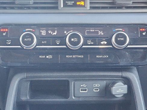 Used 2023 Honda Pilot Touring image 18