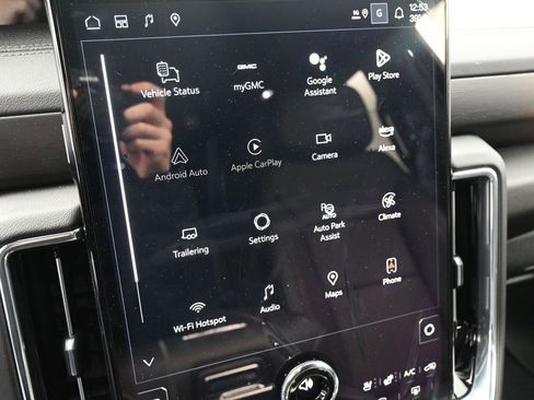 New 2025 GMC Yukon XL Denali w/ Denali Reserve Package image 15