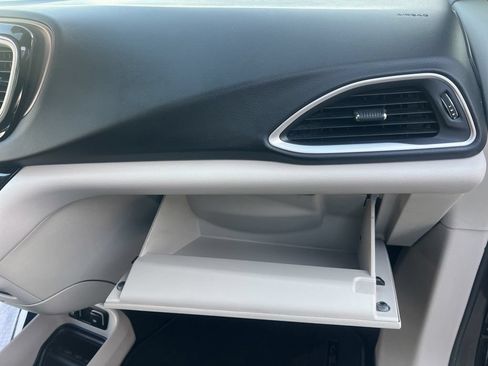 Certified 2017 Chrysler Pacifica Touring w/ Tire & Wheel Group FWD image 54