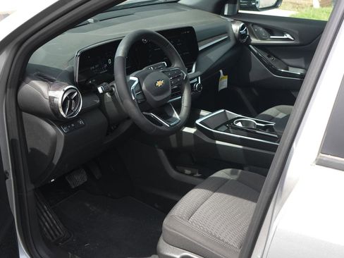 New 2025 Chevrolet Equinox LT w/ Safety and Technology Package image 24