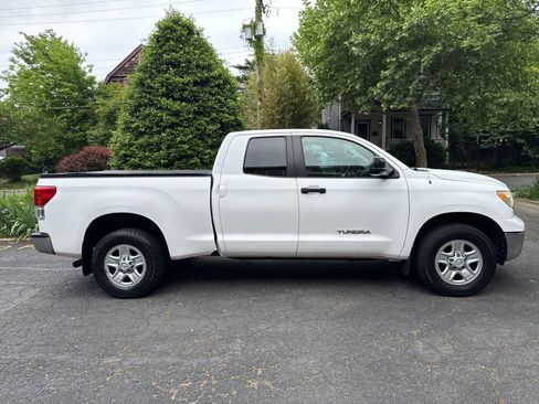 Used 2011 Toyota Tundra 4x4 Double Cab w/ Tow Pkg image 6