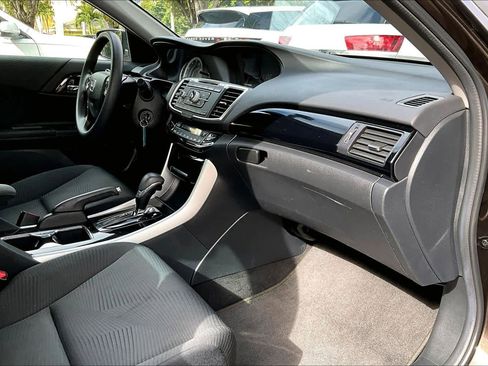 Used 2016 Honda Accord LX image 18