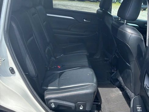 Used 2015 Toyota Highlander XLE AWD/4WD image 16