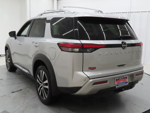 Used 2025 Nissan Pathfinder Platinum w/ Cargo Package image 5