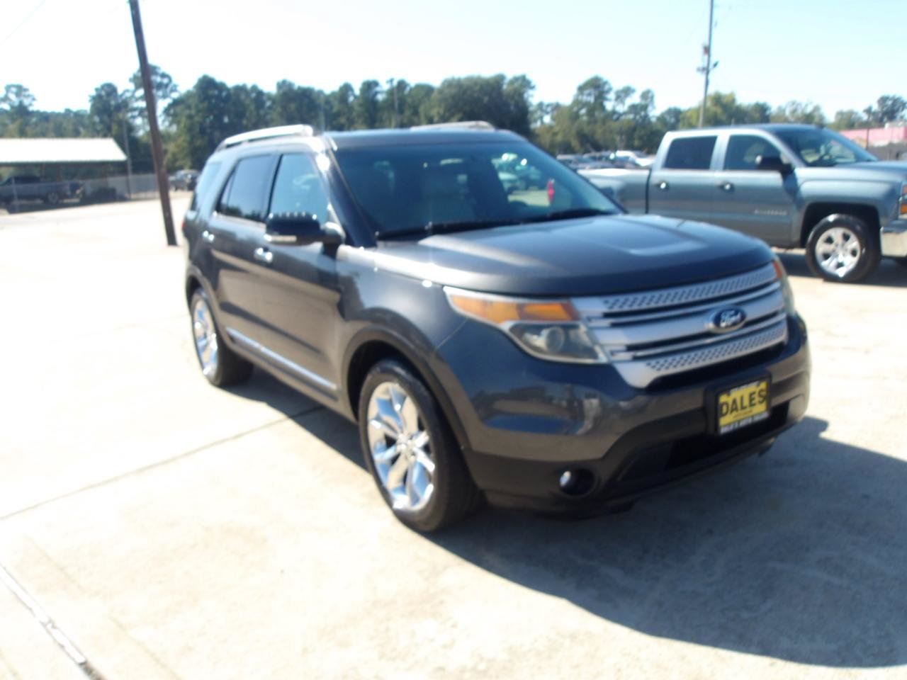 Used 2015 Ford Explorer XLT w/ Equipment Group 202A FWD image 4