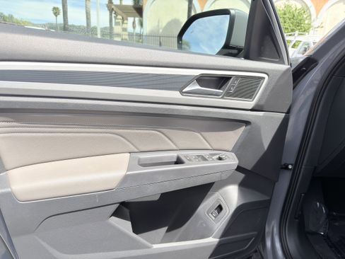 Used 2021 Volkswagen Atlas Cross Sport SE w/ Panoramic Sunroof Package FWD image 23