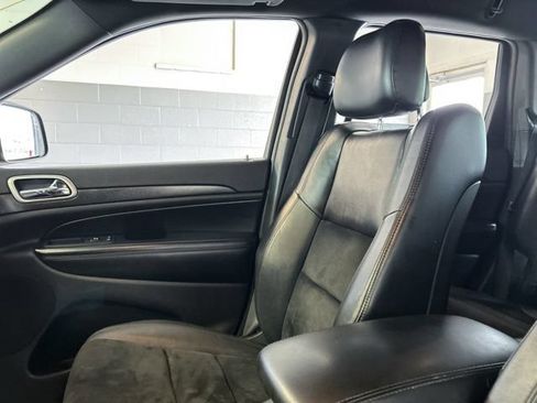 Used 2018 Jeep Grand Cherokee Altitude AWD/4WD image 31
