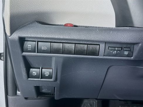 Used 2022 Toyota Sienna XLE image 11