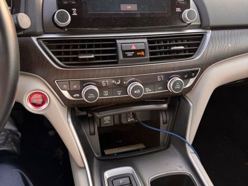 Used 2018 Honda Accord Touring image 7