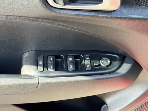 Certified 2023 Hyundai Venue SE FWD image 16
