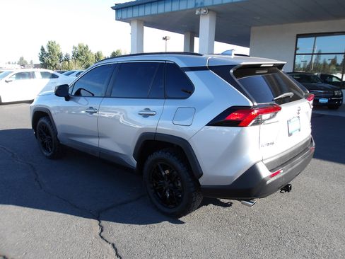 Used 2019 Toyota RAV4 LE image 3