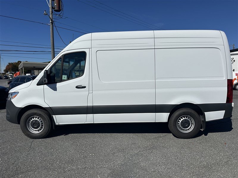 Used 2026 Mercedes-Benz Sprinter 2500 w/ Dashboard Charging Package image 4