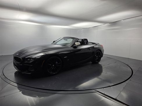 Used 2023 BMW Z4 M40i w/ Premium Package image 6