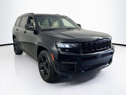 Used 2023 Jeep Grand Cherokee L Limited w/ Luxury Tech Group II RWD image 3
