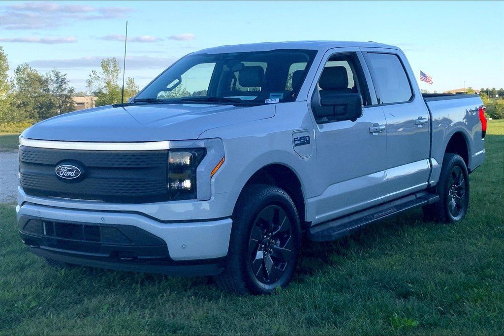 Used 2025 Ford F150 Lightning Flash AWD/4WD image 5