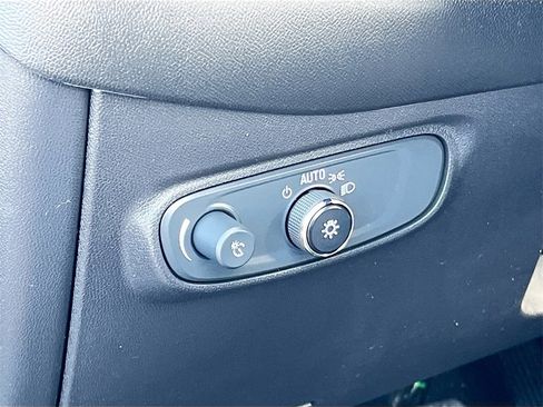 Used 2023 Chevrolet Equinox LT image 10