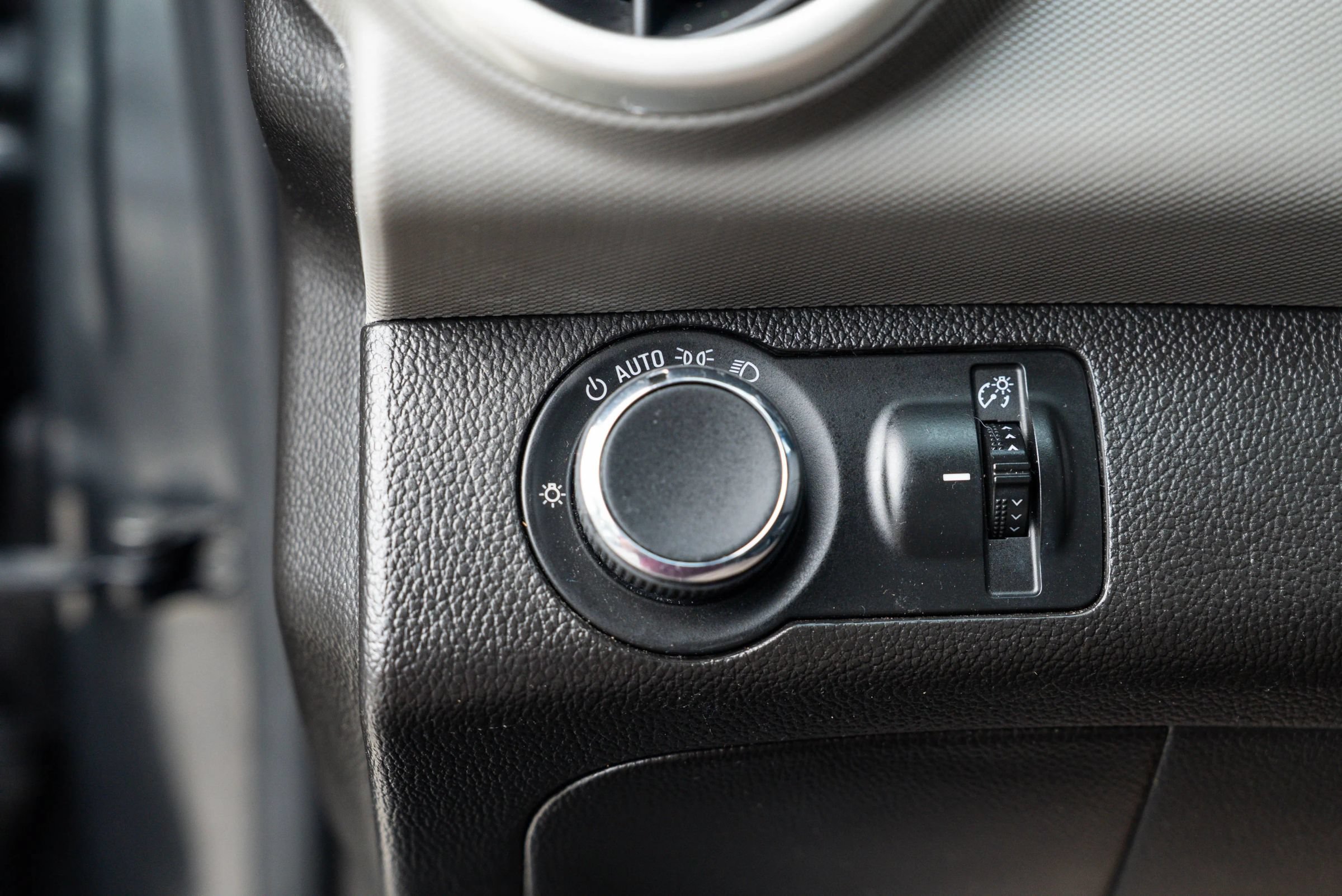Used 2019 Chevrolet Sonic Premier FWD image 31