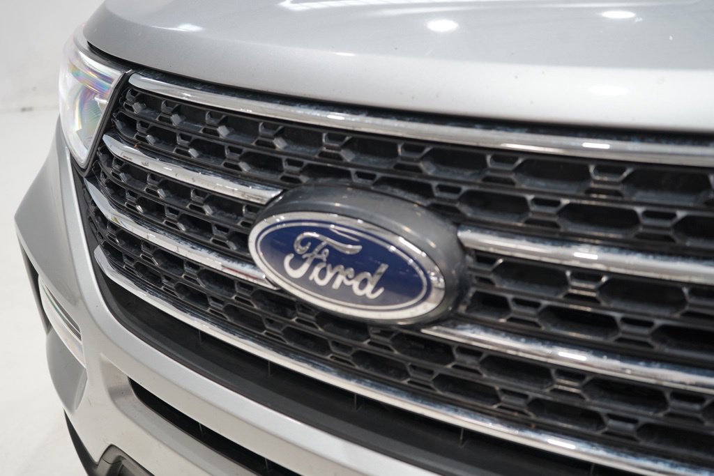 Used 2024 Ford Explorer XLT w/ Equipment Group 202A AWD/4WD image 10