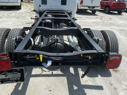 New 2025 RAM 5500 4x4 Regular Cab image 13