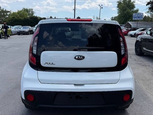 Used 2017 Kia Soul FWD image 6