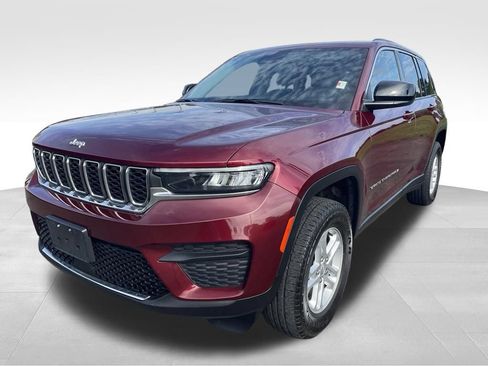 Used 2023 Jeep Grand Cherokee Laredo AWD/4WD image 17