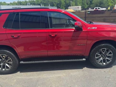 Used 2022 Chevrolet Tahoe Z71 w/ Luxury Package AWD/4WD image 18
