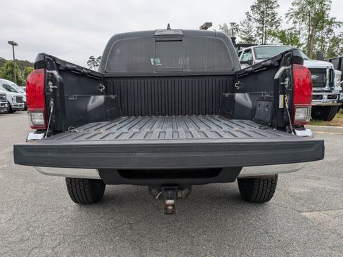 Used 2021 Toyota Tacoma SR5 AWD/4WD image 5