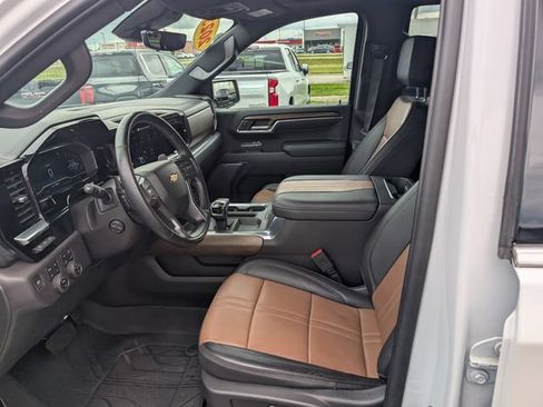 Used 2023 Chevrolet Silverado 1500 High Country w/ High Country Premium Package AWD/4WD image 14