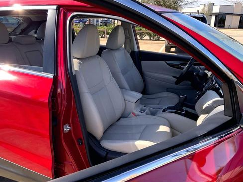 Used 2017 Nissan Rogue Sport SL w/ SL Premium Package image 9