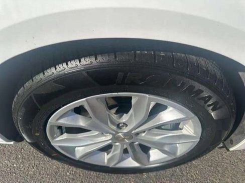Used 2024 Chevrolet Malibu LT FWD image 16