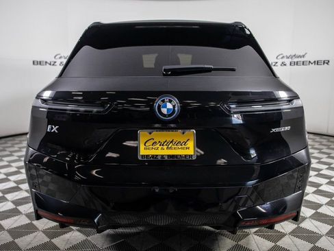 Used 2022 BMW iX xDrive50 w/ Premium Package image 9