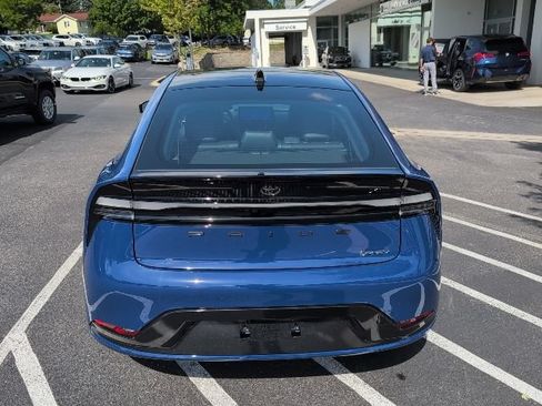 New 2026 Toyota Prius Plug-In Hybrid FWD image 4
