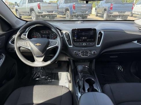 Used 2025 Chevrolet Malibu LT image 14