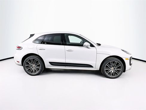 New 2026 Porsche Macan Base image 8