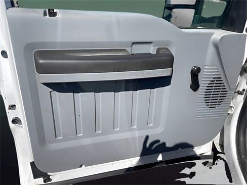 Used 2013 Ford F550 4x4 SuperCab Super Duty w/ Payload Upgrade Pkg image 23