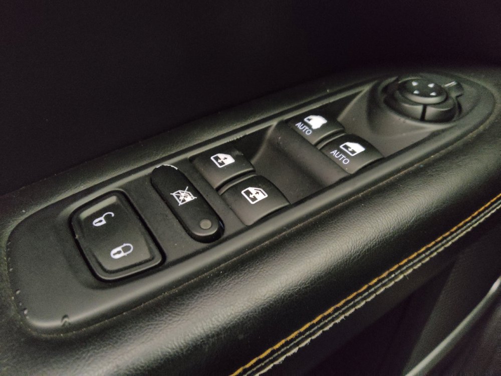 Used 2018 Jeep Compass Latitude w/ Popular Equipment Group FWD image 27