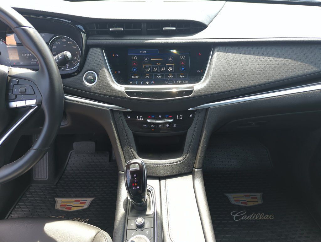 Used 2024 Cadillac XT6 Luxury AWD/4WD image 24