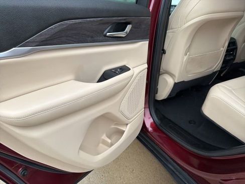 Used 2024 Jeep Grand Cherokee Limited image 11