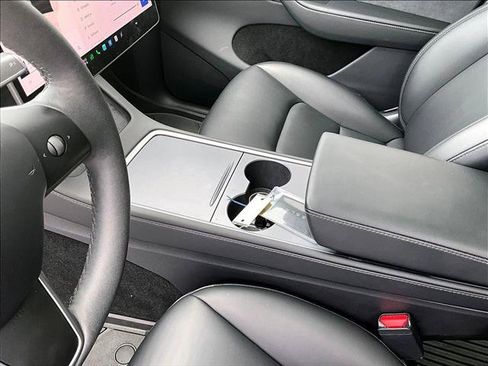 Used 2025 Tesla Model Y Long Range RWD image 15