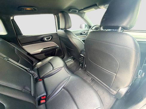 Used 2024 Jeep Compass Limited image 29