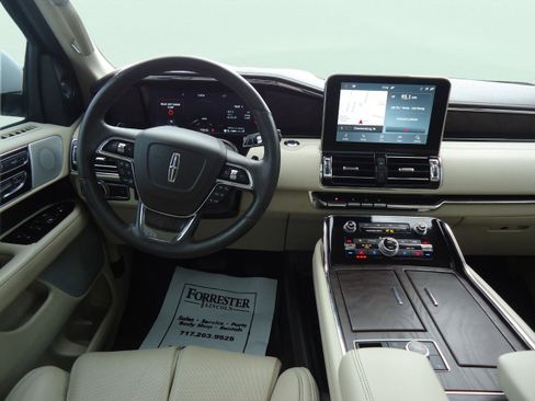 Used 2021 Lincoln Navigator Reserve image 11