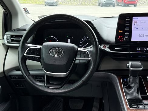 Used 2023 Toyota Sienna XLE image 16
