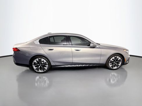 Used 2024 BMW 530i w/ Premium Package RWD image 11