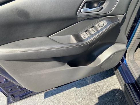 Used 2025 Nissan Rogue SV FWD image 11