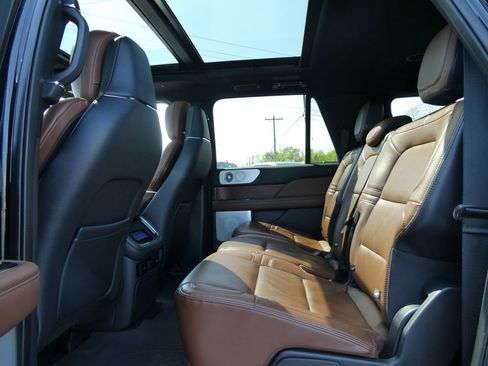 Used 2022 Lincoln Navigator L Reserve w/ Equipment Group 201A AWD/4WD image 23