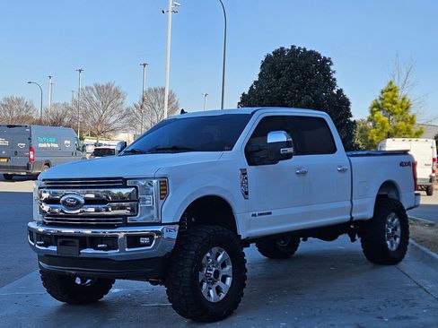 Used 2019 Ford F250 Lariat w/ Chrome Package image 3