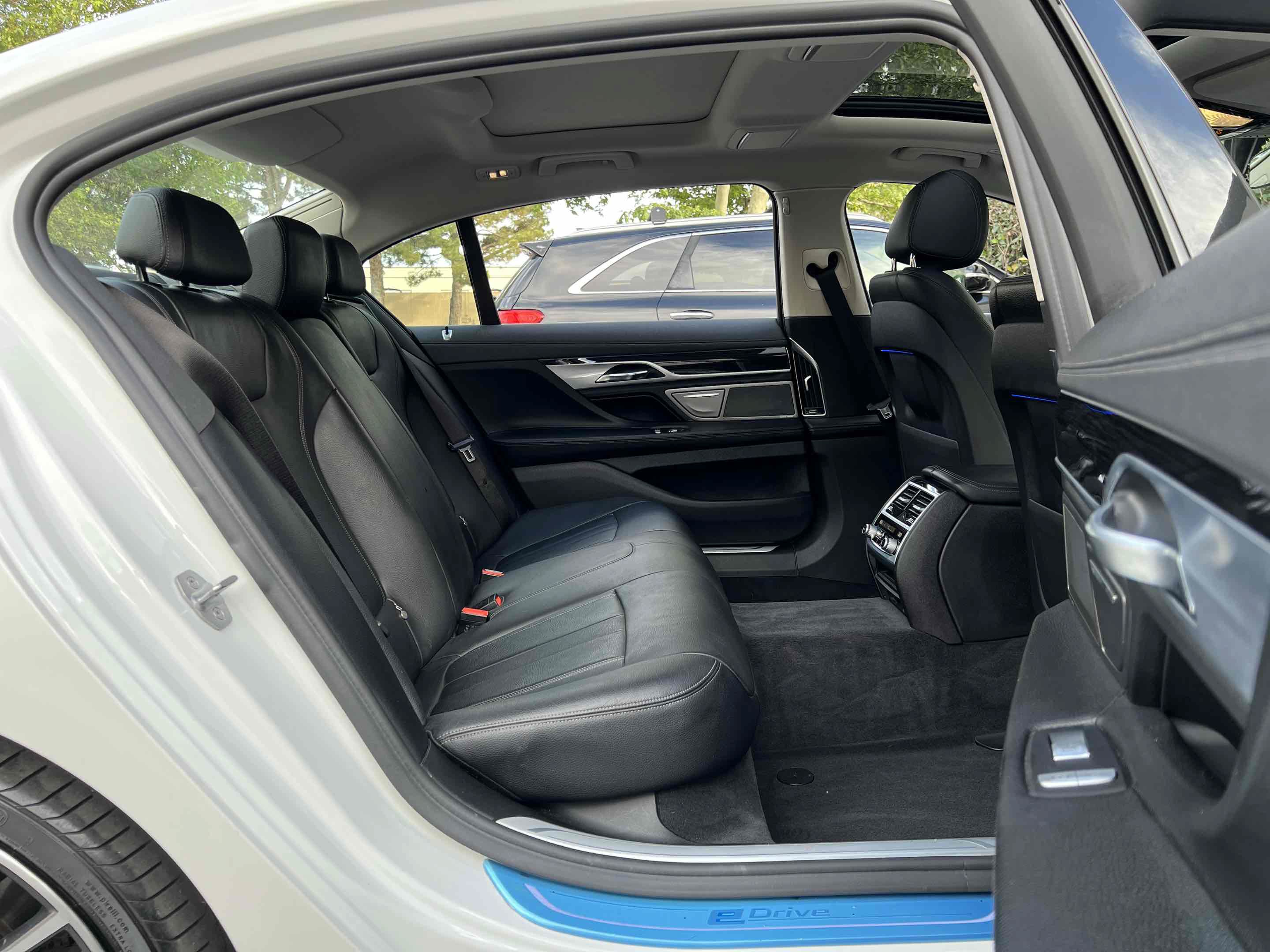 Used 2018 BMW 740e xDrive AWD/4WD image 35